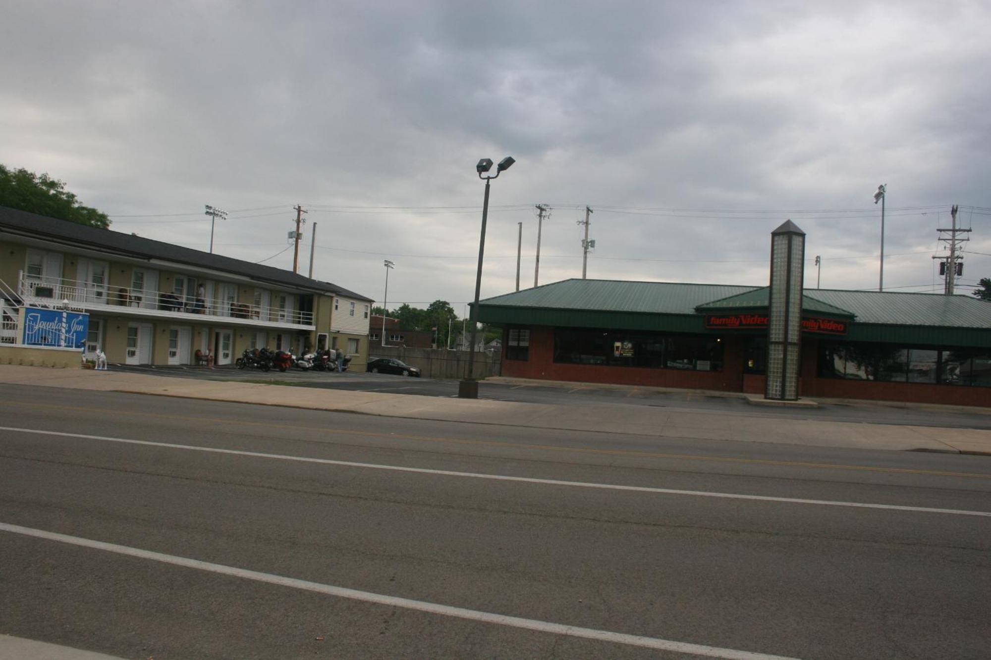 Fountain Inn Van Wert Exterior photo