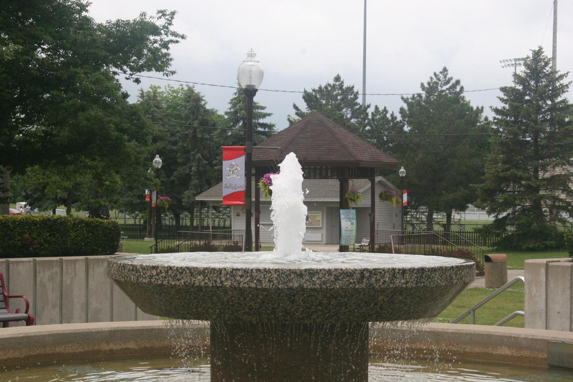 Fountain Inn Van Wert Exterior photo